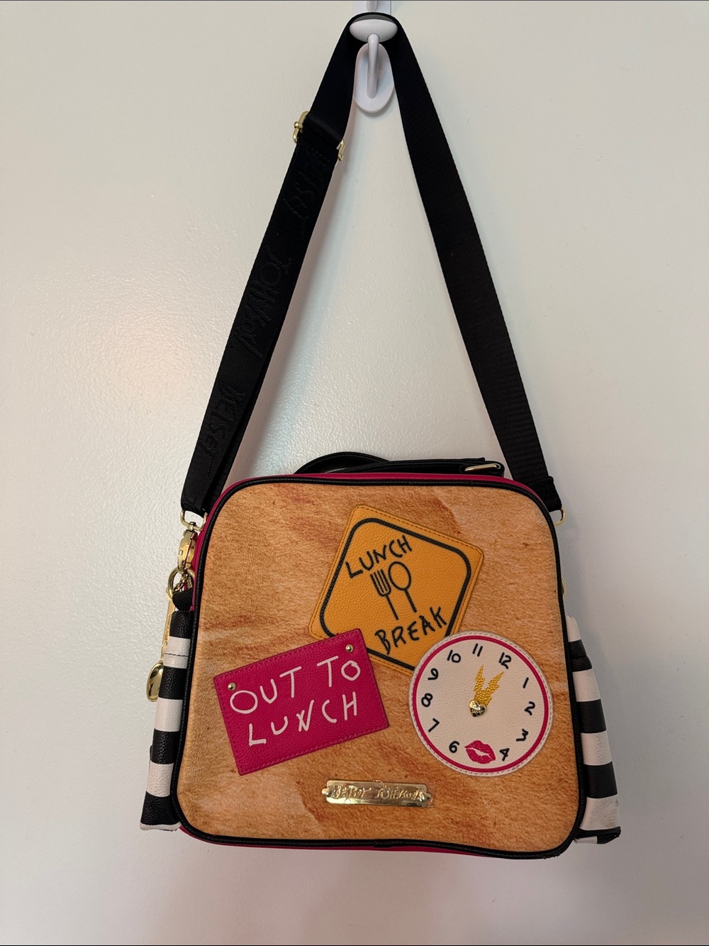 Betsey Johnson Kitsch Out To Lunch Crossbody Sandwich Bag Insulated Tote